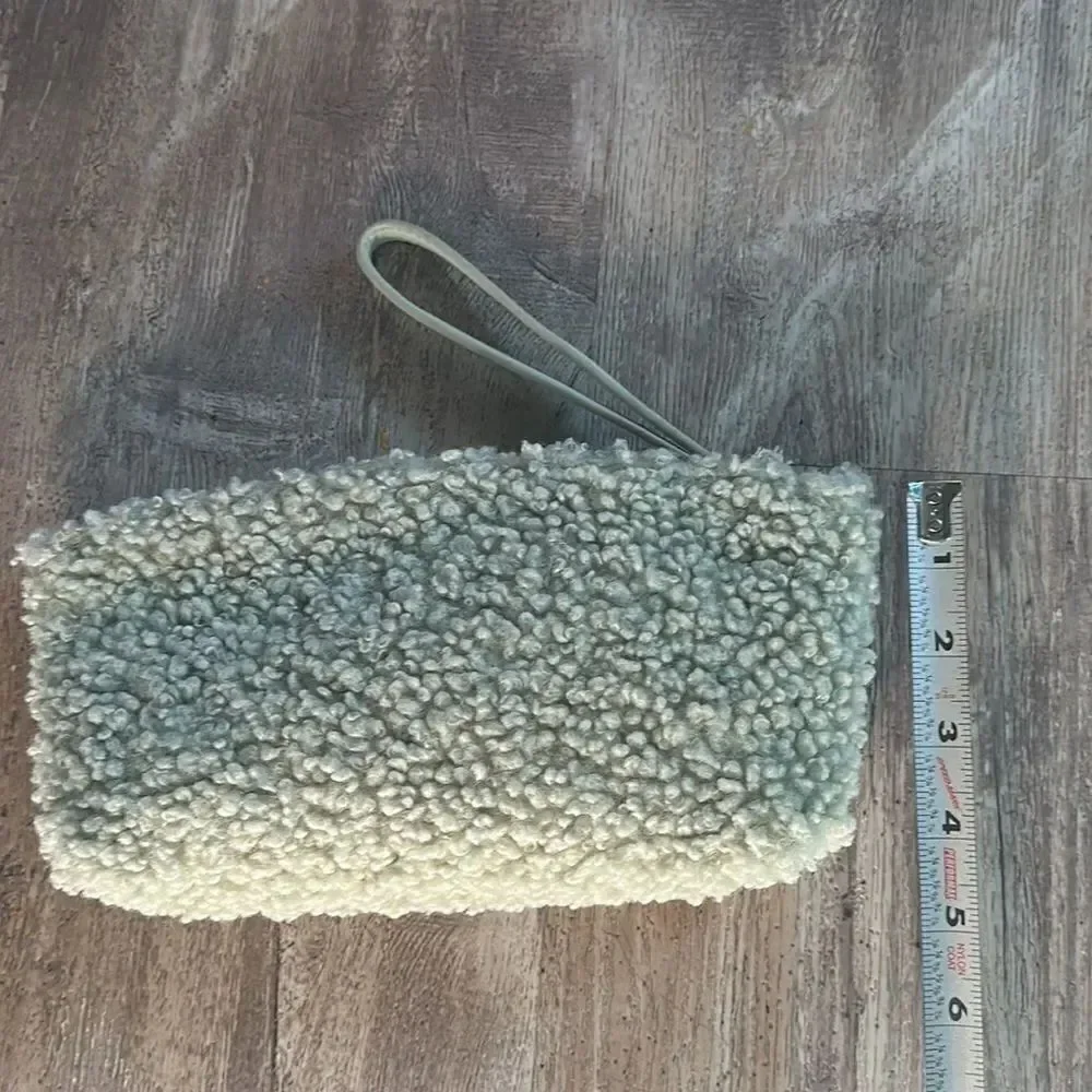 Universal Thread sea foam green Boucle Wristlet Sherpa Bag Zipper NWT